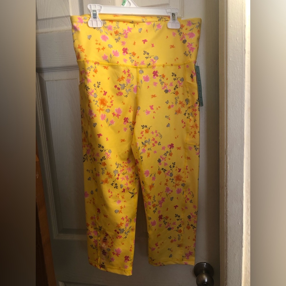 Ideology NWT cropped leggings size M